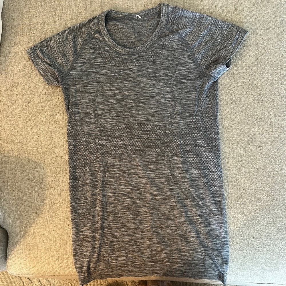 lululemon athletica Gray Short Sleeve Tee